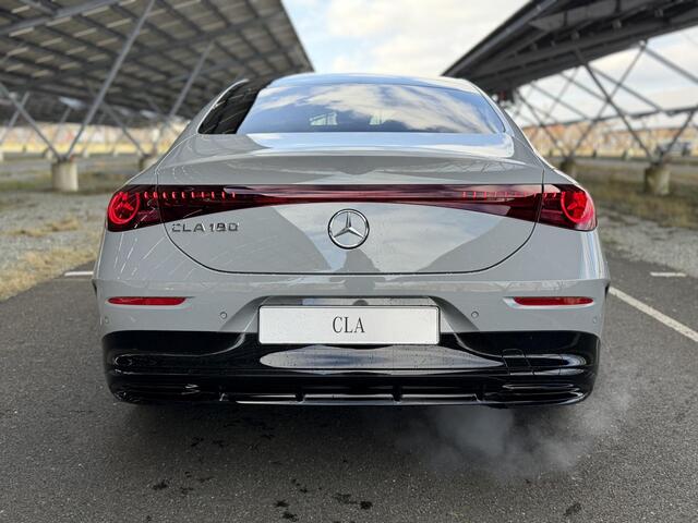 Mercedes-Benz CLA-KLASSE 180 Business Solution AMG | Night | Superscreen | Panoramadak | Trekhaak | Memory | Sfeerverlichting | Parkeercamera |