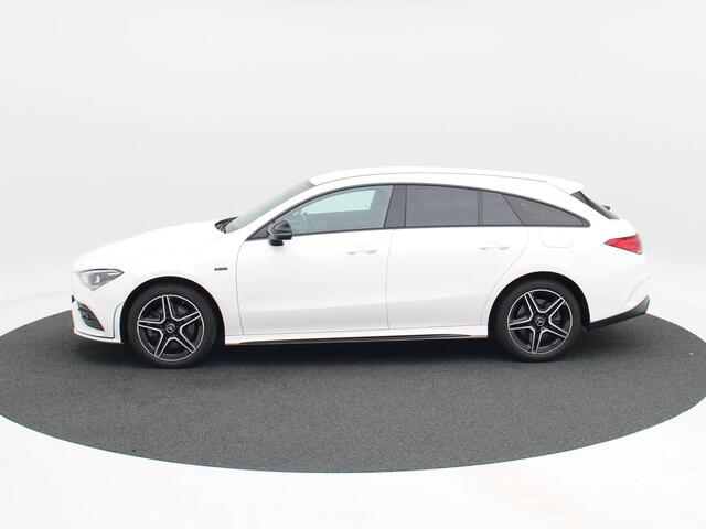 Mercedes-Benz CLA-KLASSE Shooting Brake Automaat 250 e | Stoelverwarming | Navigatie | Full LED | Sfeer Verlichting | Virtual Cockpit | 18 Inch | 95.009 Km !!