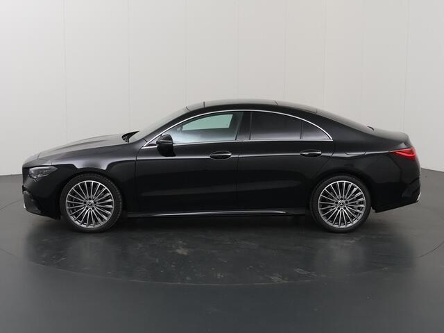 Mercedes-Benz CLA-KLASSE 180 Business Solution AMG | Panoramadak | Burmester | Rijassistentiepakket | Trekhaak | 360 camera | Sfeerverlichting | Stoel/stuurverwarming |
