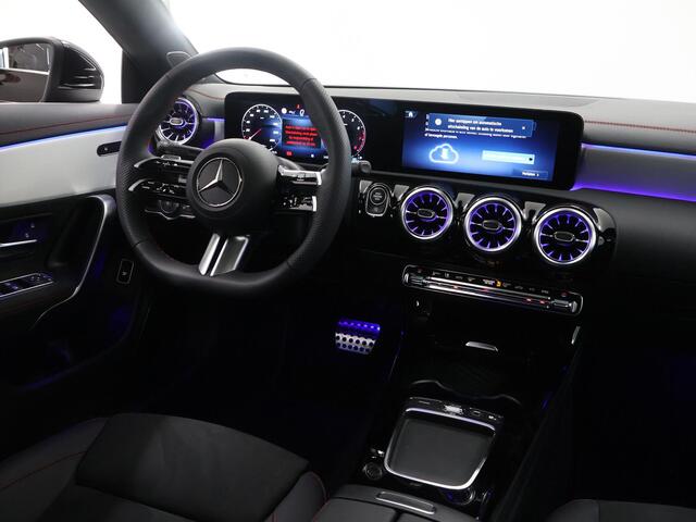 Mercedes-Benz CLA-KLASSE 180 Business Solution AMG | Panoramadak | Burmester | Rijassistentiepakket | Trekhaak | 360 camera | Sfeerverlichting | Stoel/stuurverwarming |