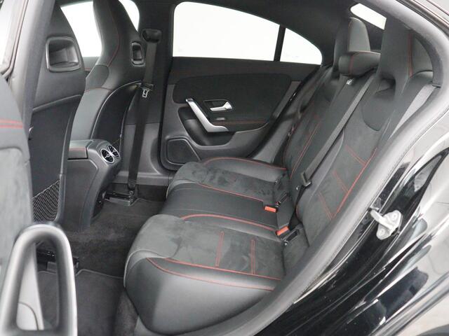 Mercedes-Benz CLA-KLASSE 250 e Bns Sol AMG Ld | Stoelverwarming | Widescreen | Sfeerverlichting | Full LED | Park Assist | Camera | Navigatie | Half leder