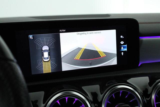 Mercedes-Benz CLA-KLASSE 200 163pk Solution AMG Trekhaak Camera Burmester Stoelverwarming Sfeerverlichting Panoramadak Navigatie