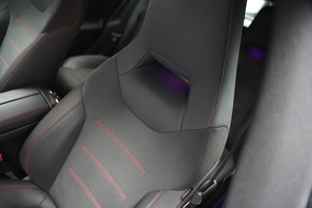 Mercedes-Benz CLA-KLASSE 200 Business Solution AMG | Panoramadak | Stoelverwarming | Keyless | Cruise Control | Ambiance verlichting | Camera | Parkeersensoren |