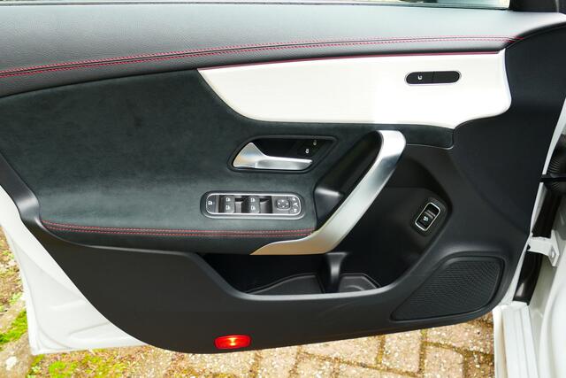 Mercedes-Benz CLA-KLASSE Shooting Brake 200 AMG Line. Panodak,