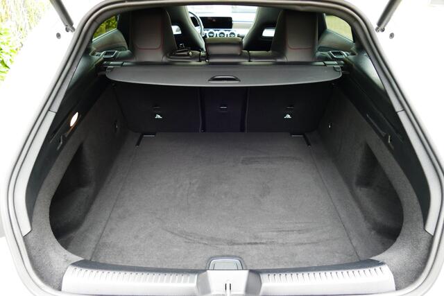 Mercedes-Benz CLA-KLASSE Shooting Brake 200 AMG Line. Panodak,