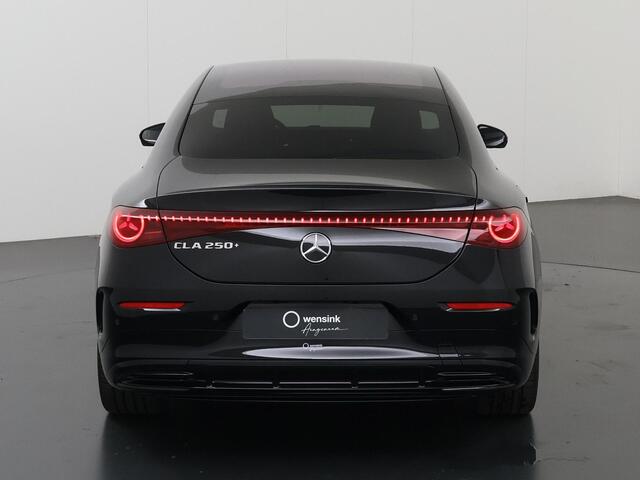 Mercedes-Benz CLA-KLASSE 250+ Launch Edition 85 kWh | Night | Panoramadak | Stoelverwarming | DISTRONIC | Achteruitrijcamera | Trekhaak |