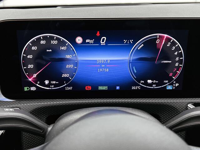 Mercedes-Benz CLA-KLASSE 250 e AMG Line Panoramadak | elect. bed. voorstoelen met memory | Navigatie | parking support Met camera | uitgerust als AMG 35 | Inclusief 24 maanden MB Certified garantie voor Europa.