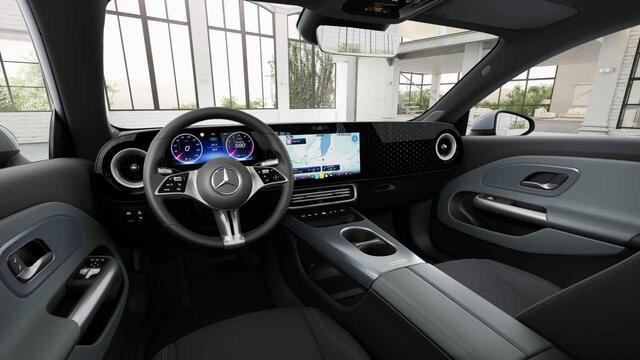 Mercedes-Benz CLA-KLASSE 180 Business Solution Luxury | Dodehoekassistent | Panoramadak | Stoelverwarming | LED koplampen | Adaptieve cruisecontrol | Achteruitrijcamera |