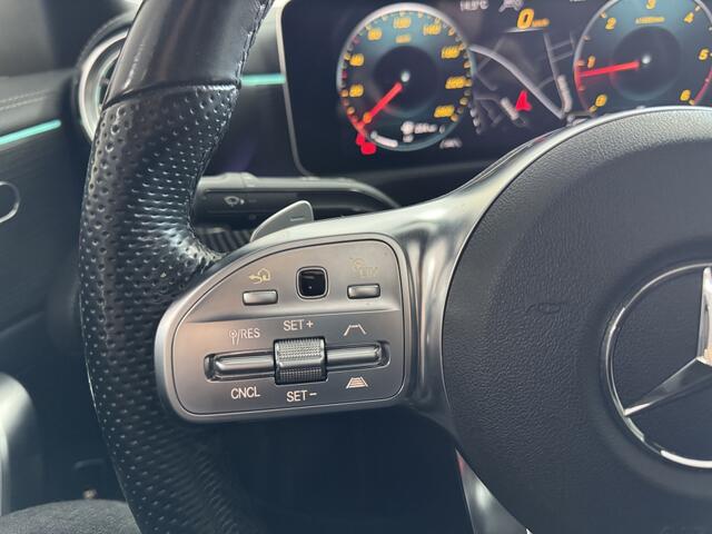 Mercedes-Benz CLA-KLASSE 200 d AMG PANO SFEER HUD ACC 360