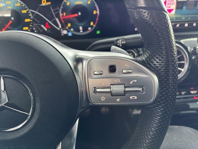 Mercedes-Benz CLA-KLASSE 200 d AMG PANO SFEER HUD ACC 360