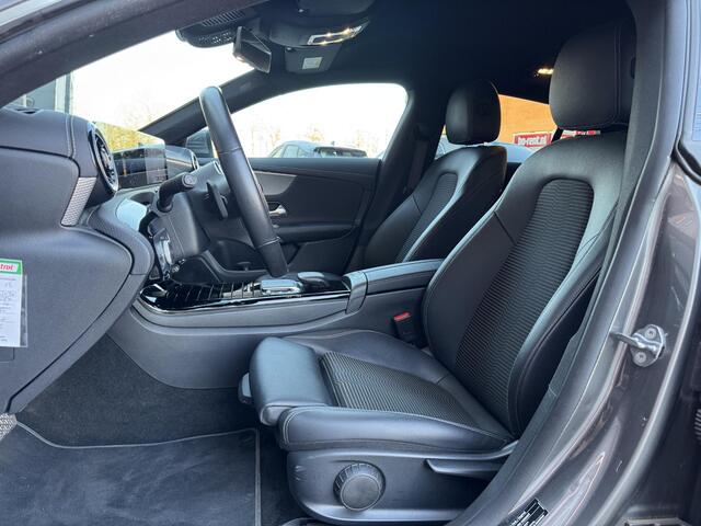Mercedes-Benz CLA-KLASSE Shooting Brake 180 Business Solution NL-Auto + Trekhaak Uitklapbaar!