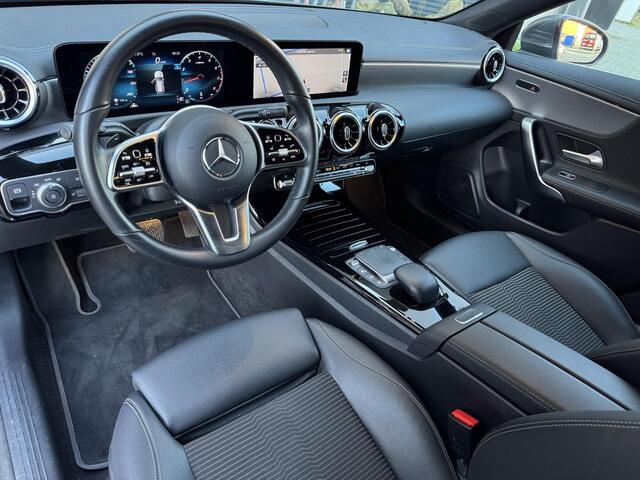 Mercedes-Benz CLA-KLASSE Shooting Brake 180 Business Solution NL-Auto + Trekhaak Uitklapbaar!