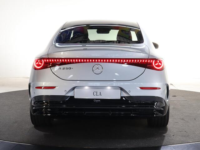 Mercedes-Benz CLA-KLASSE 250+ Launch Edition 85 kWh | Night | Panoramadak | Stoelverwarming | DISTRONIC | Achteruitrijcamera | Dodehoekassistent | Trekhaak |
