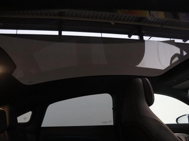 Mercedes-Benz CLA-KLASSE 250+ Launch Edition 85 kWh | Night | Panoramadak | Stoelverwarming | DISTRONIC | Achteruitrijcamera | Dodehoekassistent | Trekhaak |