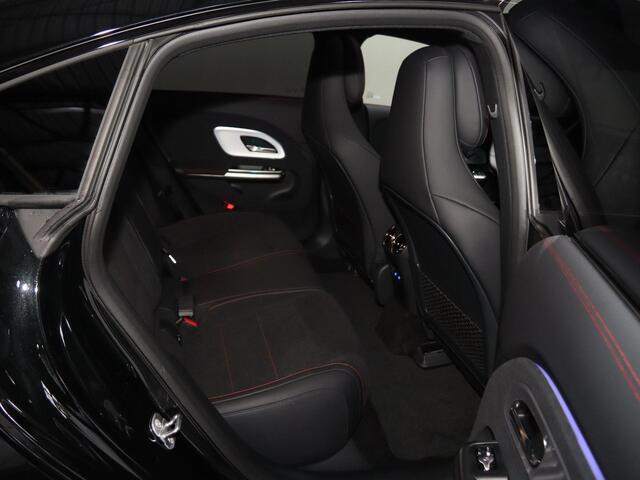 Mercedes-Benz CLA-KLASSE 250+ Launch Edition 85 kWh | Night | Panoramadak | Stoelverwarming | DISTRONIC | Achteruitrijcamera | Dodehoekassistent |