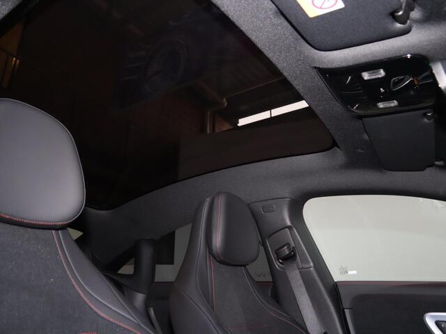 Mercedes-Benz CLA-KLASSE 250+ Launch Edition 85 kWh | Night | Panoramadak | Stoelverwarming | DISTRONIC | Achteruitrijcamera | Dodehoekassistent |