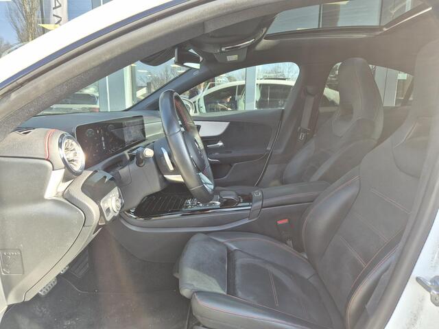 Mercedes-Benz CLA-KLASSE 200 Business Solution AMG | Navigatie | Panoramadak |