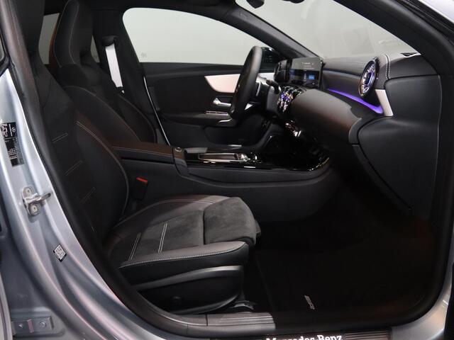 Mercedes-Benz CLA-KLASSE 180 Business Solution AMG | Panoramaschuifdak | AMG Line Plus | Head-up display | Nightpakket | 360° camera | Dodehoekassistent |
