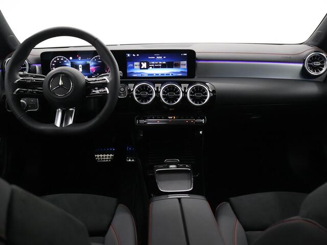 Mercedes-Benz CLA-KLASSE Shooting brake 180 Business Solution AMG | Panoramadak | Dodehoekassistent | HUD | 360° camera | Nightpakket | Keyless Entry/Go |