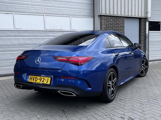 Mercedes-Benz CLA-KLASSE 180 Business Solution AMG | Panoramadak | Bruin Interieur | Night Pakket | MULTIBEAM LED Koplampen | Apple CarPlay | Android Auto | Sierdelen Walnotenhout Zwart | Sfeerverlichting | Stoelverwarming | Achteruitrijcamera
