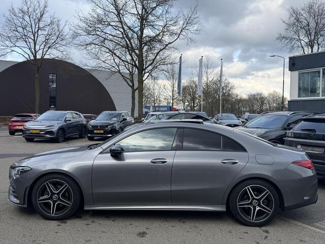 Mercedes-Benz CLA-KLASSE 180 Business Solution AMG VAN ¤ 30.900,- VOOR ¤ 28.440,- UW LENTEVOORDEEL ¤ 2.460,-! | PANO | AMG-LINE | STOELVERWARMING | SFEERVERLICHTING| CAMERA| KEYLESS|