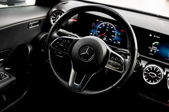 Mercedes-Benz CLA-KLASSE 200 Business Line | ACC | Apple Carpl | StoelVerw