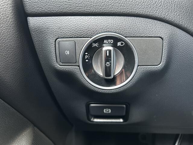 Mercedes-Benz CLA-KLASSE 180 Business Solution AMG Upgrade Edition | AMG | Automaat | Stoelverwarming | Navigatie | LED |