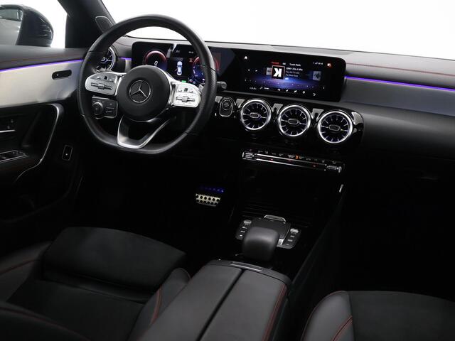 Mercedes-Benz CLA-KLASSE 250 e AMG Line | Panoramadak | Night pakket | Rij assistentiepakket |