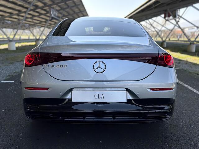 Mercedes-Benz CLA-KLASSE 200 Business Solution AMG 58 kWh EQ | Night | Panoramadak | Distronic | Achteruitrijcamera| Dodehoekassistent | Stoelverwarming |