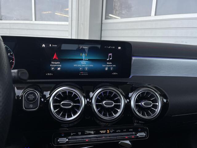 Mercedes-Benz CLA-KLASSE 180 AMG Panoramadak, Burmester, Memory, Widescreen, Sfeerverlichting