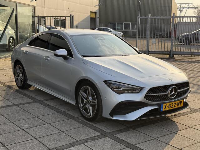 Mercedes-Benz CLA-KLASSE Aut. 180 AMG Sport | Trekhaak | Navi | Camera | Sfeer Verlichting | Nieuw Model |