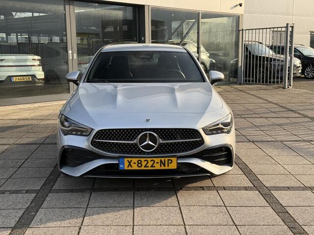 Mercedes-Benz CLA-KLASSE Aut. 180 AMG Sport | Trekhaak | Navi | Camera | Sfeer Verlichting | Nieuw Model |