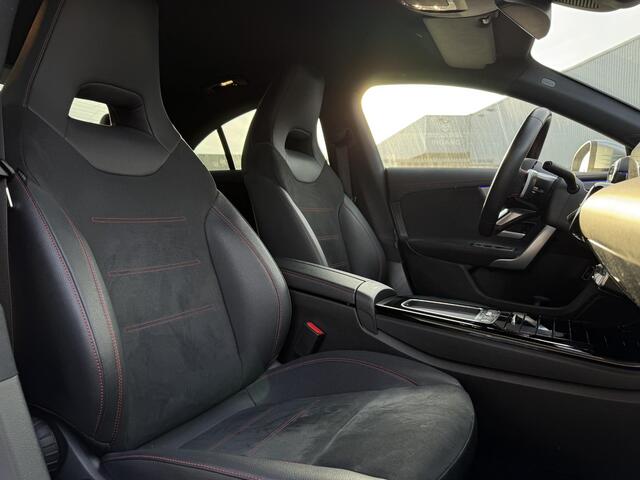 Mercedes-Benz CLA-KLASSE Aut. 180 AMG Sport | Trekhaak | Navi | Camera | Sfeer Verlichting | Nieuw Model |