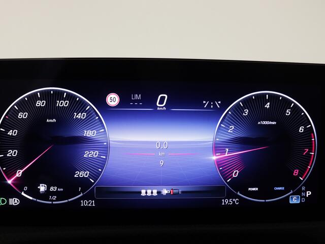 Mercedes-Benz CLA-KLASSE 180 AMG Line 5 spaaks lichtmetalen velgen | Nightpakket | Premium Pakket | Distronic | MB-paasweekend