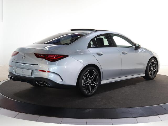 Mercedes-Benz CLA-KLASSE 180 AMG Line | Panoramaschuifdak | Night | Achteruitrijcamera | MBUX