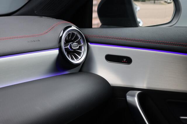 Mercedes-Benz CLA-KLASSE 180 Star Edition AMG Line | Panoramadak | Distronic | Camera | Sfeerverlichting | Keyless Go | Multibeam LED | Zitcomfortpakket | Nightpakket |