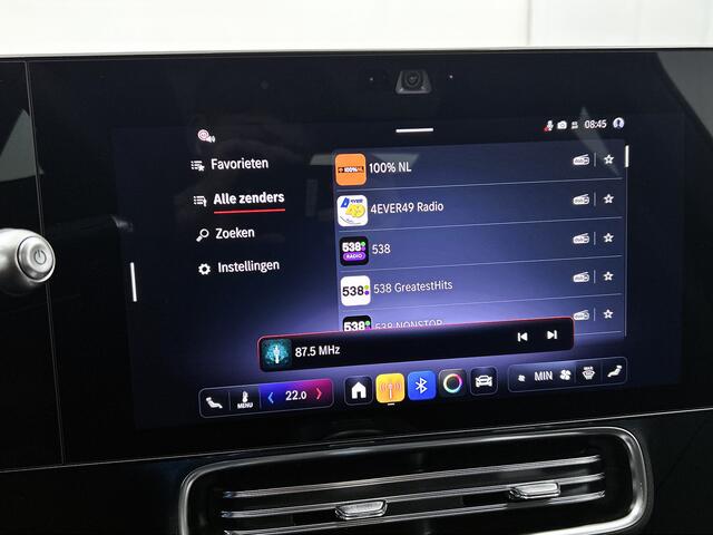 Mercedes-Benz CLA-KLASSE 200 Business Solution AMG | Parkeerpakket | Smartphone integratie | URBAN GUARD | Vast panoramadak | Sfeerverlichting | Gezichtsherkenning | Stoelverwarming |