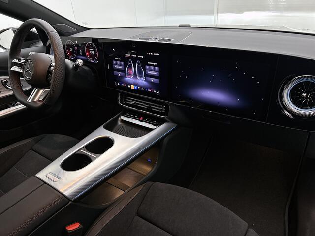 Mercedes-Benz CLA-KLASSE 180 Business Solution AMG | Premium pakket | Nightpakket | Smartphone integratie | URBAN GUARD | Vast panoramadak | Sfeerverlichting | THERMOTRONIC |