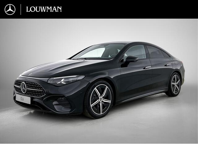 Mercedes-Benz CLA-KLASSE 180 Business Solution AMG | Premium pakket | Nightpakket | Trekhaak | Smartphone integratie | URBAN GUARD | Vast panoramadak | Gezichtsherkenning | Sfeerverlichting |