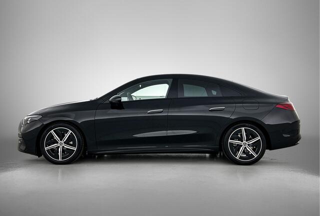 Mercedes-Benz CLA-KLASSE 180 Business Solution AMG | Premium pakket | Nightpakket | Trekhaak | Smartphone integratie | URBAN GUARD | Vast panoramadak | Gezichtsherkenning | Sfeerverlichting |