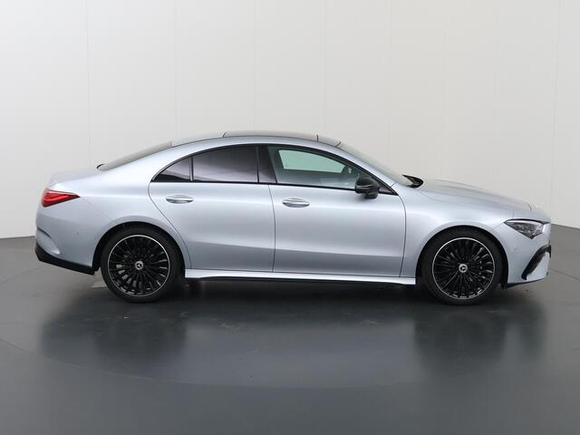 Mercedes-Benz CLA-KLASSE 180 Business Solution AMG | Panoramaschuifdak | AMG Line Plus | Head-up display | Nightpakket | 360° camera | Dodehoekassistent |