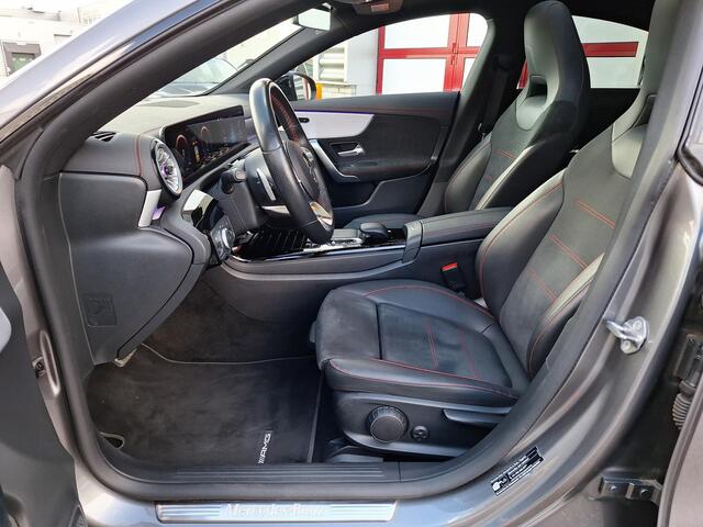 Mercedes-Benz CLA-KLASSE 250 e Business Solution AMG Limited | Panoramadak | Night pakket | Achteruitrijcamera | Sfeerverlichting | Stoelverwarming | Multibeam LED | Keyless-GO