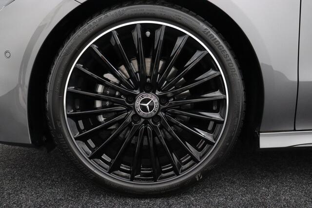 Mercedes-Benz CLA-KLASSE 180 AMG Line | Premium Pakket | Night Pakket | Panoramadak | MULTIBEAM LED Koplampen | Dodehoekassistent | Advanced Sound System | Sfeerverlichting |