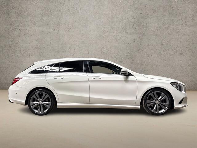 Mercedes-Benz CLA-KLASSE 180 AMG Sport Automaat (SCHUIFDAK, GROOT NAVI, LEDER, GETINT GLAS, SPORTSTOELEN, ZWART HEMEL, CRUISE, NIEUWE APK, NIEUWSTAAT)