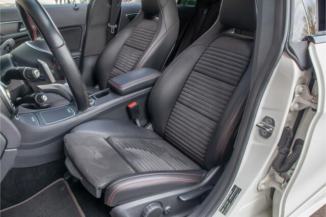 Mercedes-Benz CLA-KLASSE 180 Business Solution AMG, 61.000km NAP, Panoramadak, Carplay, Stoelverwarming, Camera, Half leder, Park Assist.