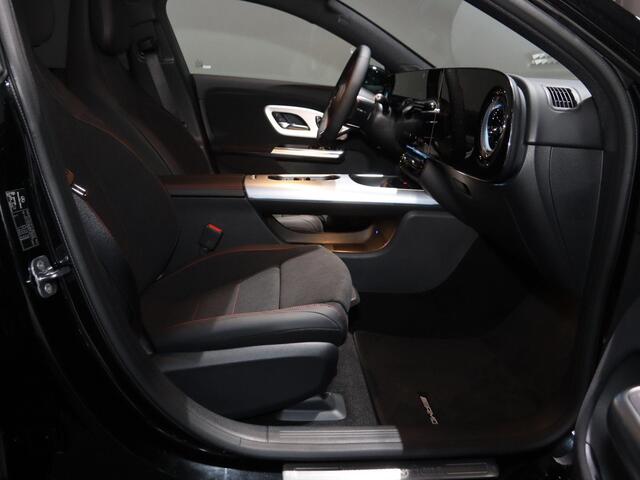 Mercedes-Benz CLA-KLASSE 250+ Launch Edition 85 kWh | Night | Panoramadak | Stoelverwarming | DISTRONIC | Achteruitrijcamera | Dodehoekassistent | Trekhaak |