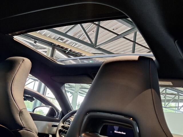 Mercedes-Benz CLA-KLASSE 200 AMG Line | Premium Pakket | Night Pakket | Winter Pakket | Panoramadak | Trekhaak | Burmester Surround Sound | MULTIBEAM LED Koplampen | Dodehoekassistent |