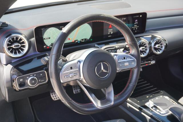 Mercedes-Benz CLA-KLASSE 180 Premium Plus AMG | Nightpakket | Panodak