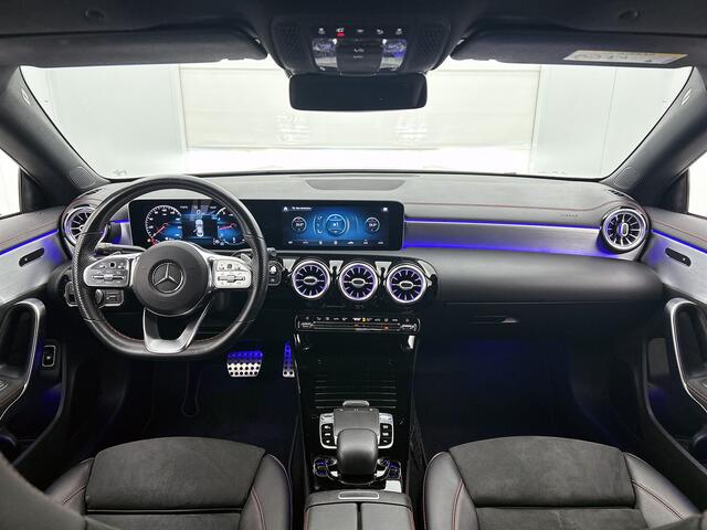 Mercedes-Benz CLA-KLASSE 200 AMG Nightpakket | Alarm | Sfeerverlichting | Keyless Go | Augmented Reality | Parkeerpakket met Camera | Inclusief 12 Maanden Garantie.