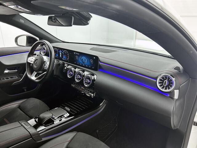 Mercedes-Benz CLA-KLASSE 200 AMG Nightpakket | Alarm | Sfeerverlichting | Keyless Go | Augmented Reality | Parkeerpakket met Camera | Inclusief 12 Maanden Garantie.